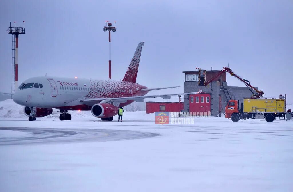 Авиарейсы из мурманска. Мурманск самолет. Самолет до Мурманска. Аэропорт Мурманск. Аэропорт Мурманск зима.