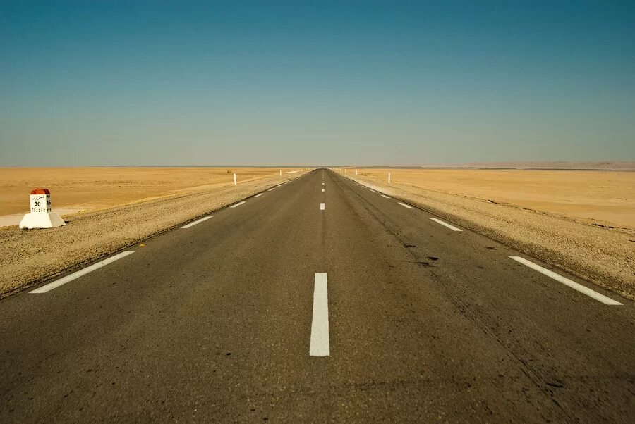 Дороги и тропы песков. Туда вела единственная песчаная дорога. Камчатка дорога. Грязь на дороге. Бег в тумане.