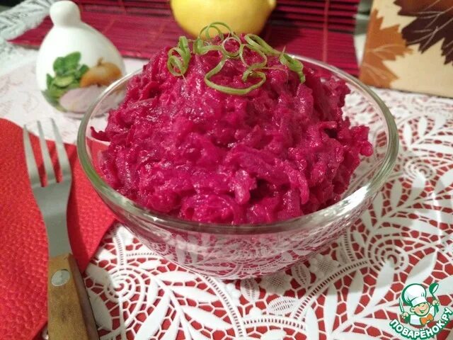 Свекла по фински на зиму. Салат свекла с ананасом. свекольный салат с чесноком и майонезом. салат из свеклы без майонеза. свекольные шарики с чесноком.