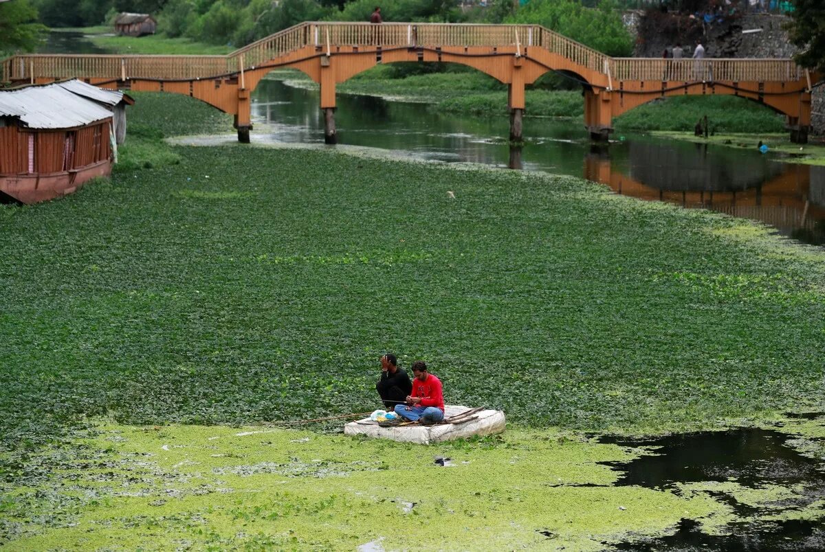 Открытый источник фотографий. Бассейн баден-баден в челябинске. Родник серафима саровского дивеево. Купель дьявола зимбабве. Открытый термальный бассейн, тюмень.
