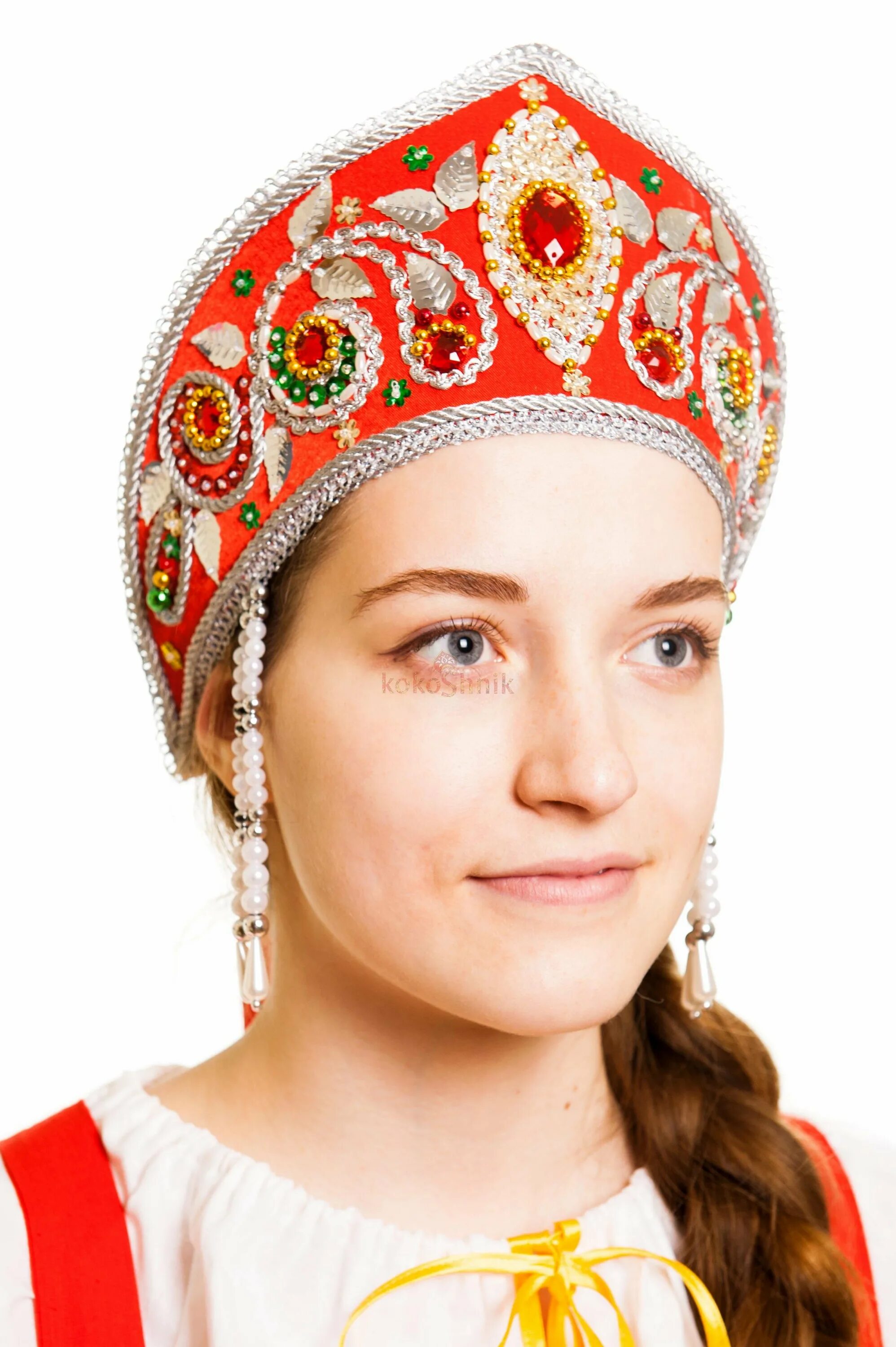 Как правильно одевать кокошник. Татьяна домбровская кокошники. ольга пашкина кокошники. маргарита леонтьева кокошник. кокошник деомидова.