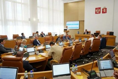 Депутаты городского совета принимали решения