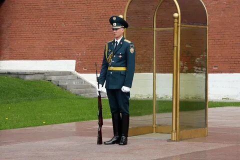 Часовой стоящий на посту