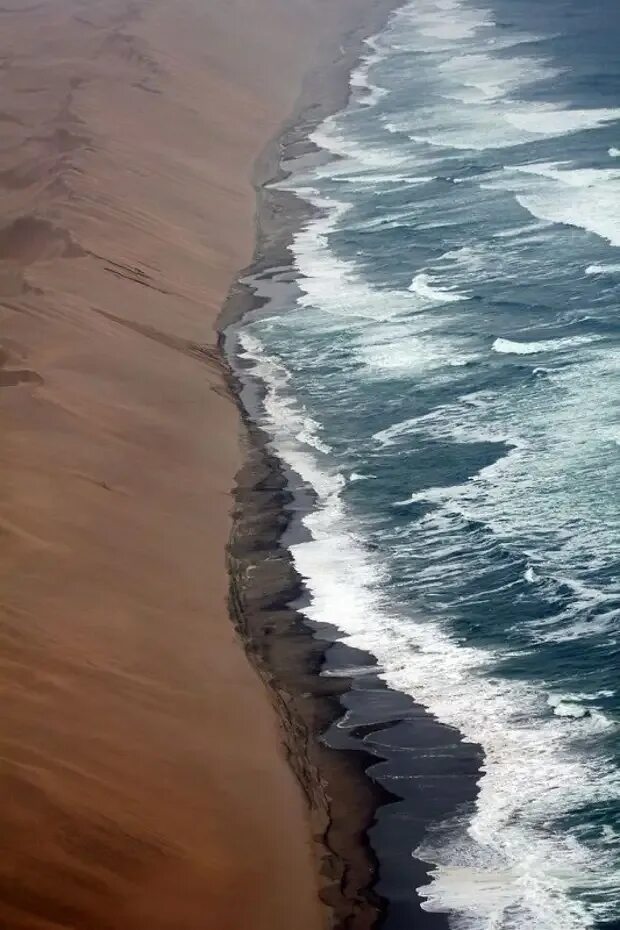 Встречаются 2 океана. Пустыня Намиб встречается с Атлантическим океаном. Пустыня Намиб и море. Пустыня Намиб побережье Атлантического. Границы пустыни Намиб.
