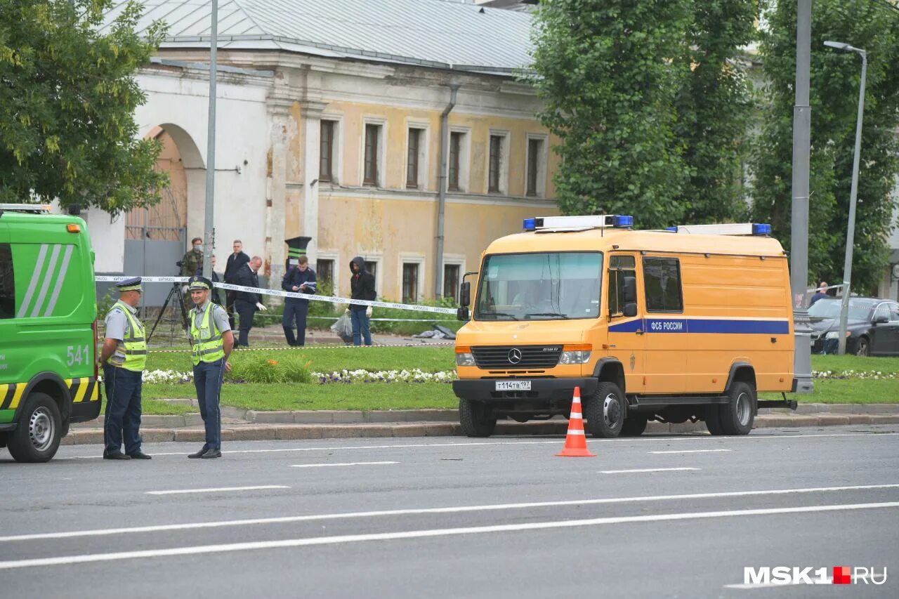 Упал беспилотник сегодня в спб. Авария в Санкт Петербурге. Беспилотник в СПБ сегодня. Беспилотник 1 мкр Московский. Беспилотник фото в Москве вчера.