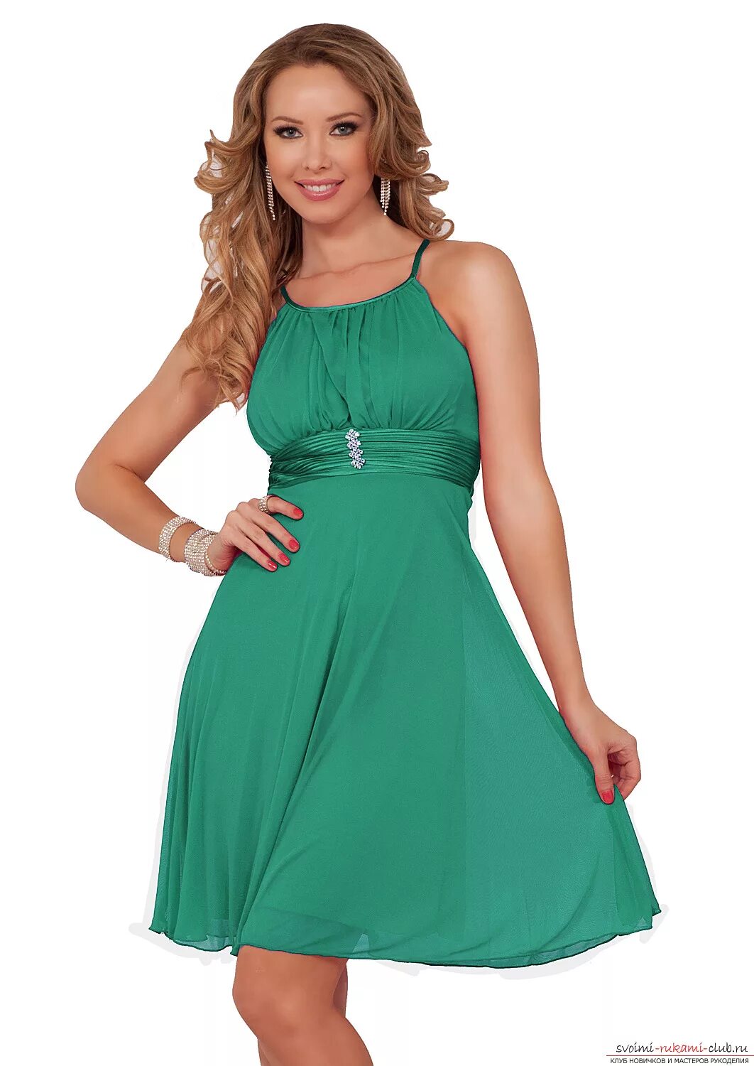 Платье под талию. Платье с завышенной талией. Фасон платья скрывающий живот. Повседневные платья для женщин. Талия в одежде.