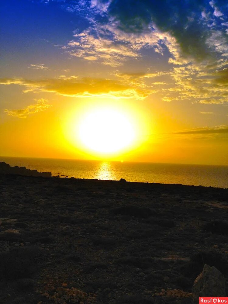 Яркий свет солнца. Изображение солнца. Рассвет солнца. Под новым солнцем. Под новым солнцем.