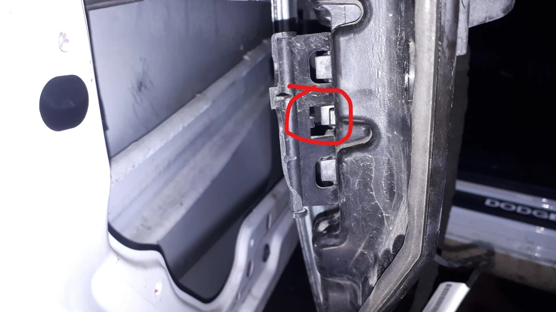 Дверь водительская форд фокус 2. Блокировка дверей форд фокус 2. Блокировка дверей на форд фокус 3. Торец двери форд фокус-3. Форд фокус 2 пассажирская передняя дверь.