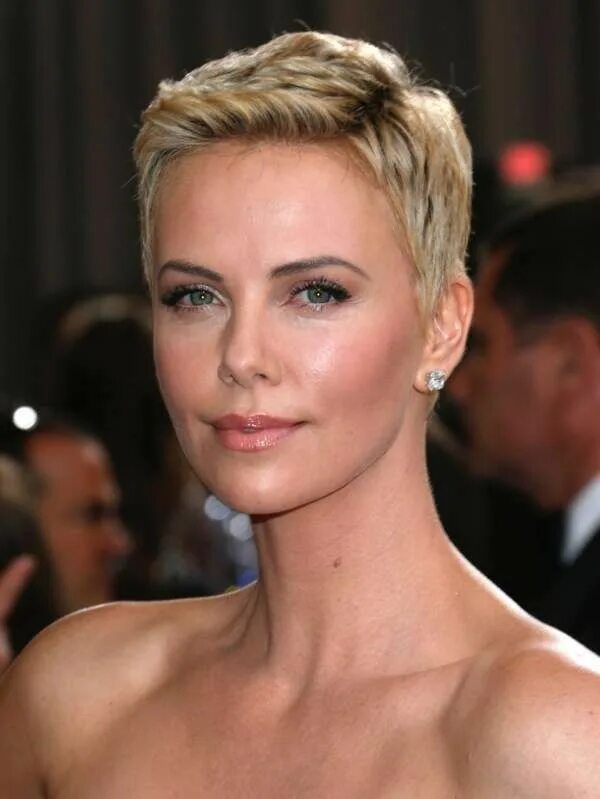 15 Twiggy Hairstyles You Can Try Today Short hair styles, Short hair cuts, Pixie
