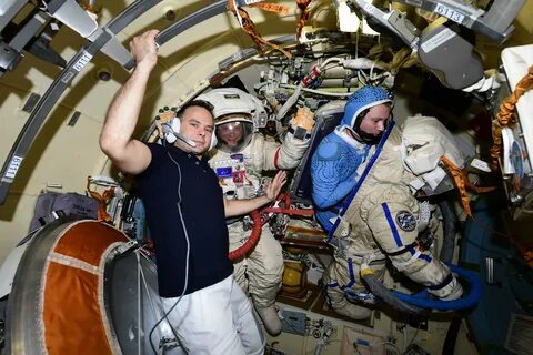 Космонавты роскосмоса