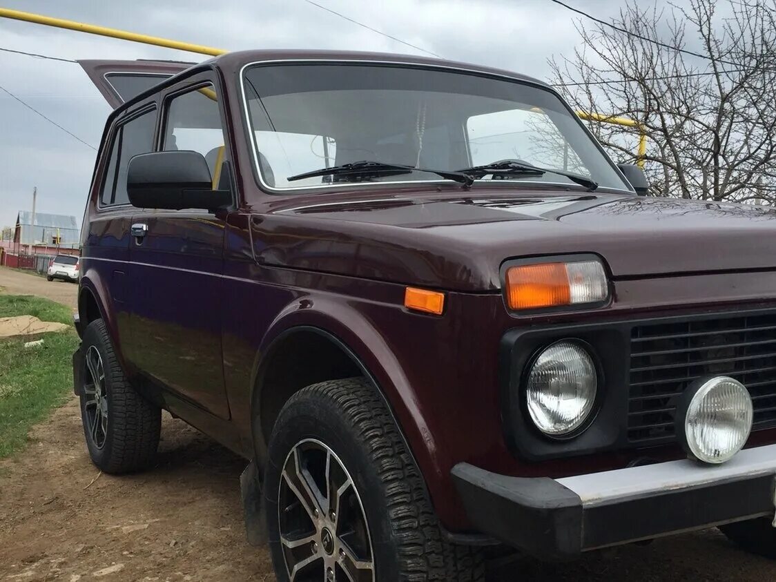 продаж б у нивы. нива 4х4 пурпур.