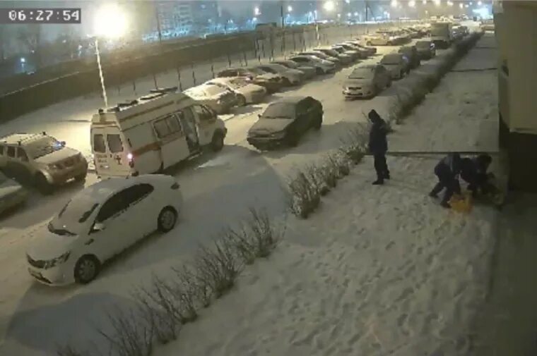 Девочка выпала из окна в подольске. В тюмени девушка выпала из окна. девочка выпала из окна тюмень. девушка из тюмени выпала из окна.