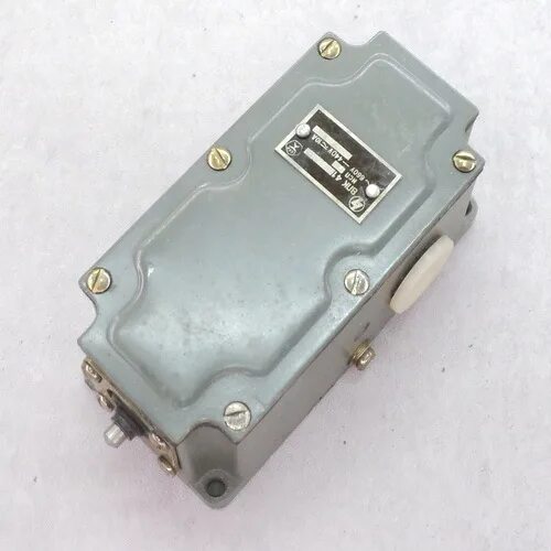 007-01. Выключатель путевой впк-2111. Выключатель путевой впк 2110 бу2. Выключатель конечный впк-2110. Впк-2112-бу2 концевой выключатель.