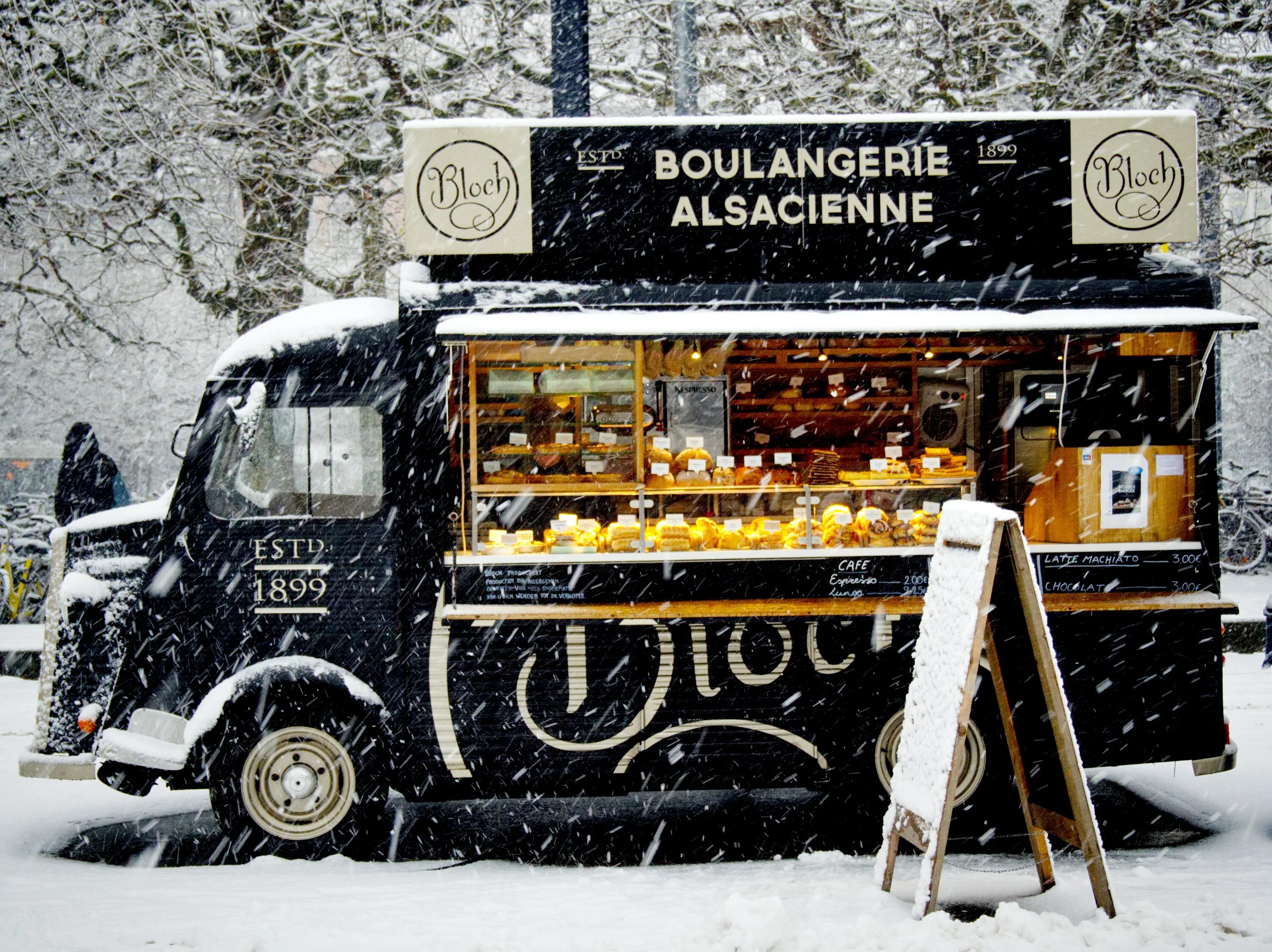 Машинки еда. Фудтрак food Truck. Food Furgon Street фургон. Street Mini фудтрак. Фудтрак – кафе «на колесах».