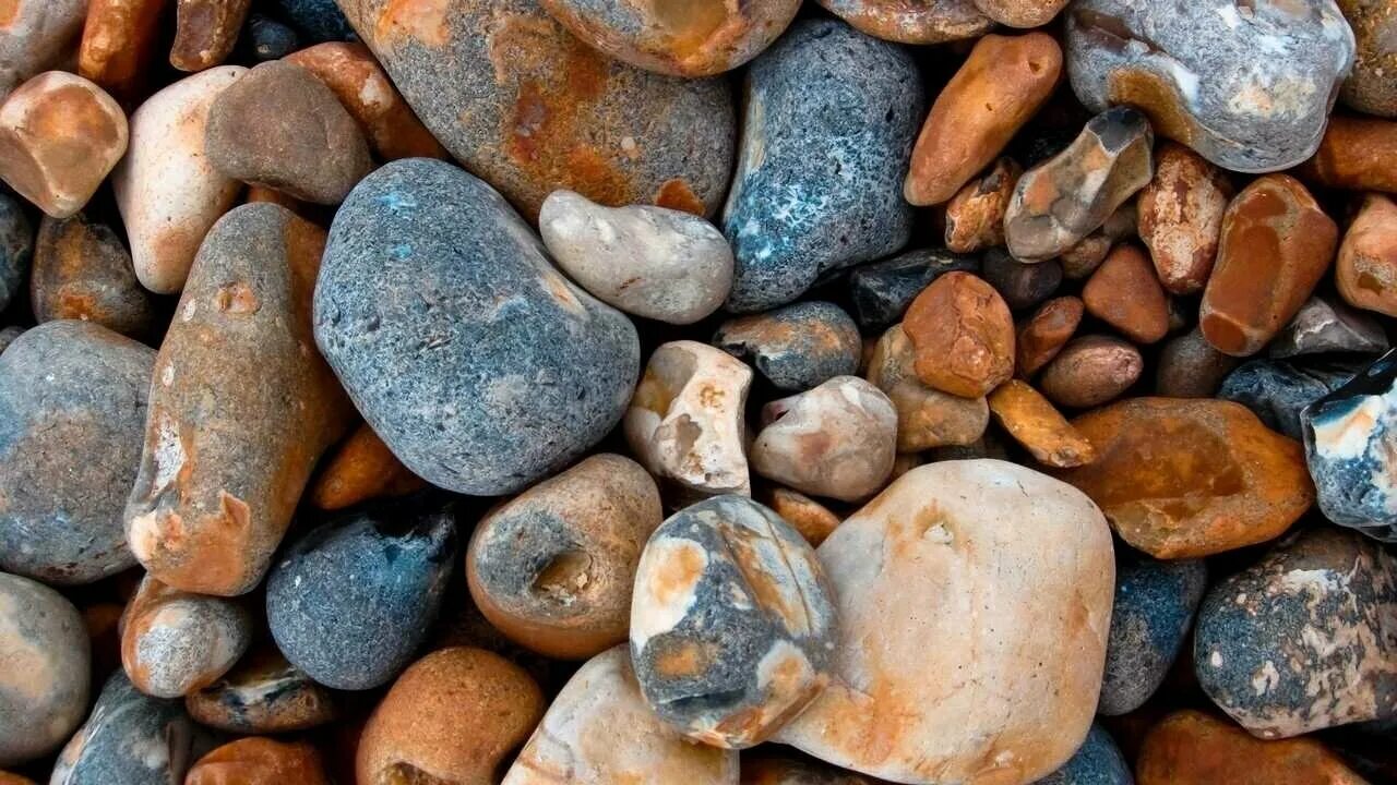 Галька размер. Морские камни. Красивые камушки. Камень галька. Камень обычный.