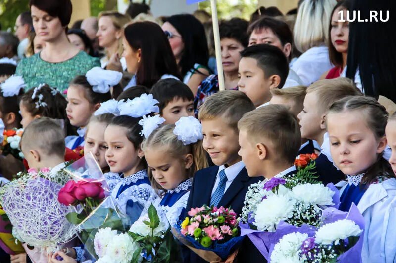 Сайт гимназия 1 ульяновск. Гимназия 1 Ульяновск. Гимназия номер 2 Ульяновск. 1 Гимназия Ульяновск 1 сентября. Гимназия 1 Самара.