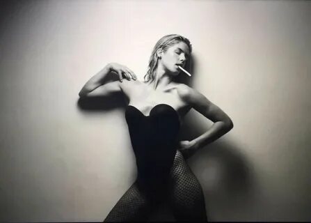 49 hot photos of Emily Bett Rickards exploring her amazing tight-fitting bo...