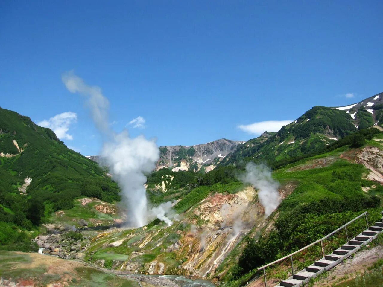 Кроноцкий заповедник долина гейзеров. Мини долина гейзеров камчатка. Долина гейзеров в кроноцком биосферном. Кроноцкий заповедник долина гейзеров. Камчатка кроноцкий заповедник гейзеры.