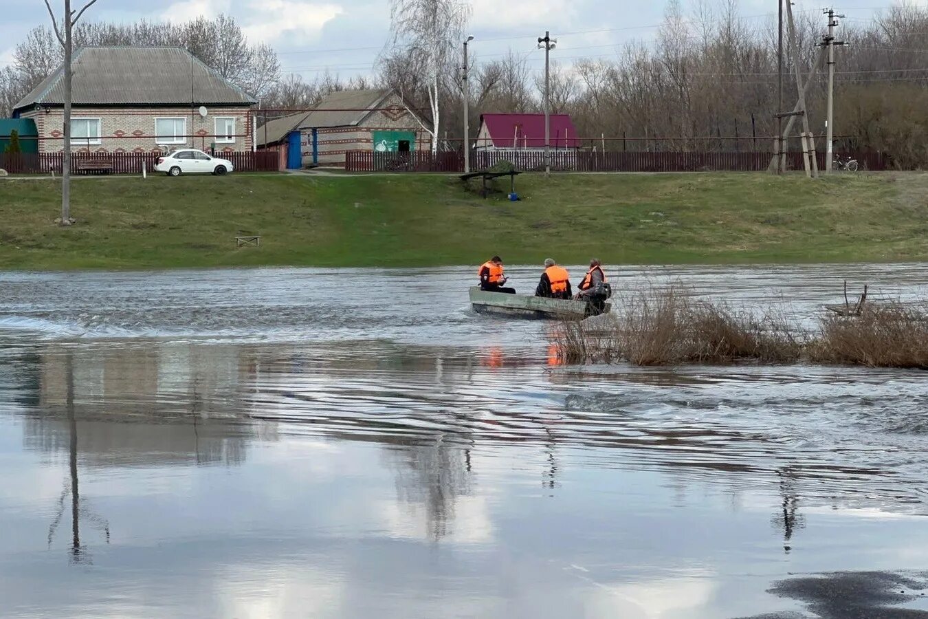 Подъем воды в белой. Затопление населенных пунктов. Паводок в Тамбовской области. Подтопление низководных мостов. Тамбов затопило.