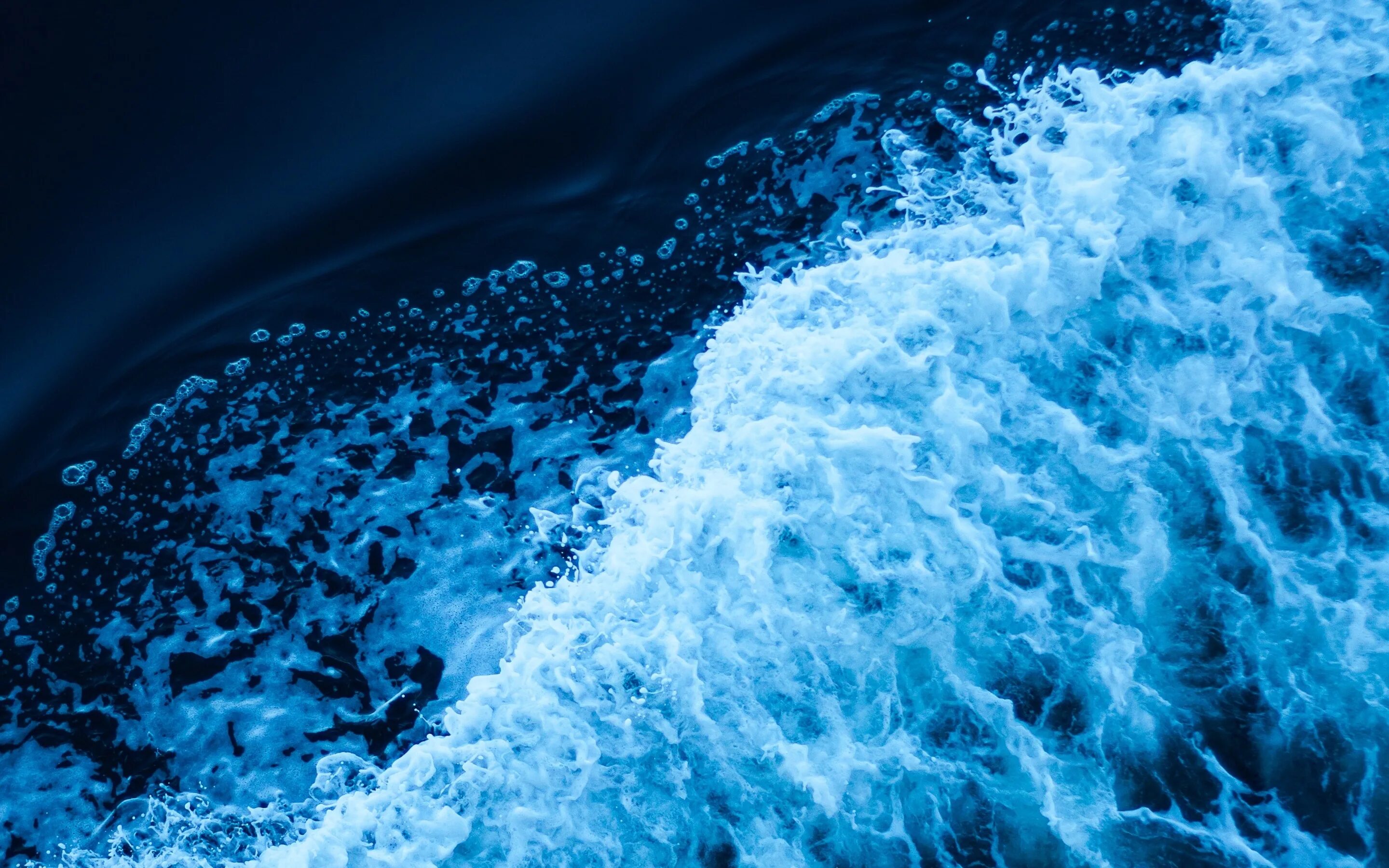 Музыка шум океана. Волны на воде. Синяя морская волна. Морская пена. Голубая вода.