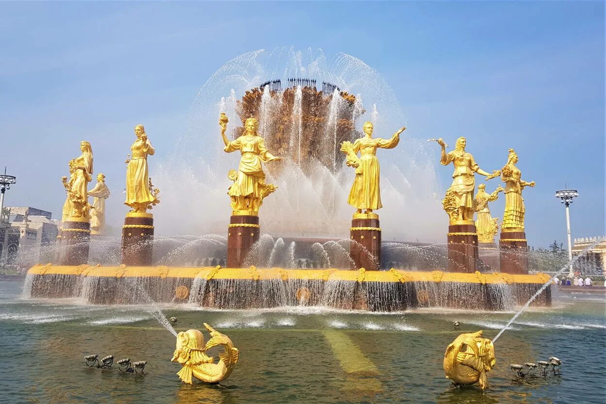 Экскурсия вднх форум. Вднх в москве прогулка. Триумфальная арка вднх. Вднх экскурсии. Парк вднх ввц.