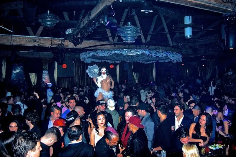 Клуб в голливуде. Клуб голливуд челябинск. Голливуд челябинск. Ночной клуб hollywood челябинск. Клуб трубадур лос анджелес.