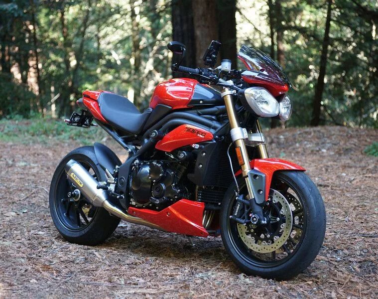 Триумф 2011. Триумф трипл 1050. мотоцикл triumph street triple 1050. триумф стрит трипл 2011. speed triple 1050 2011.