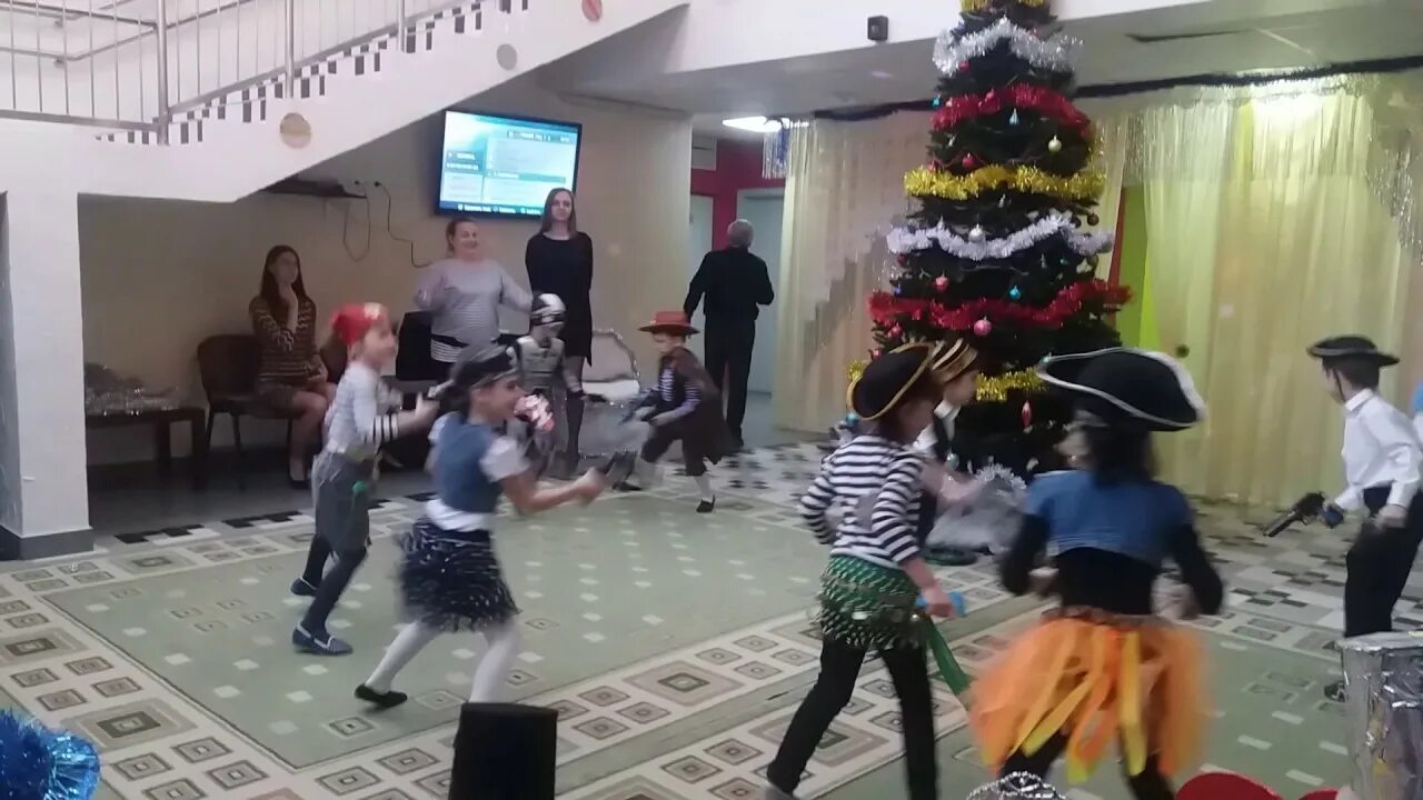 Танец разбойников в детском саду на новый. Танец разбойников в детском саду подготовительная группа. танец разбойников в школе. танец на новый год разбойников для сдк. танец разбойников видео.