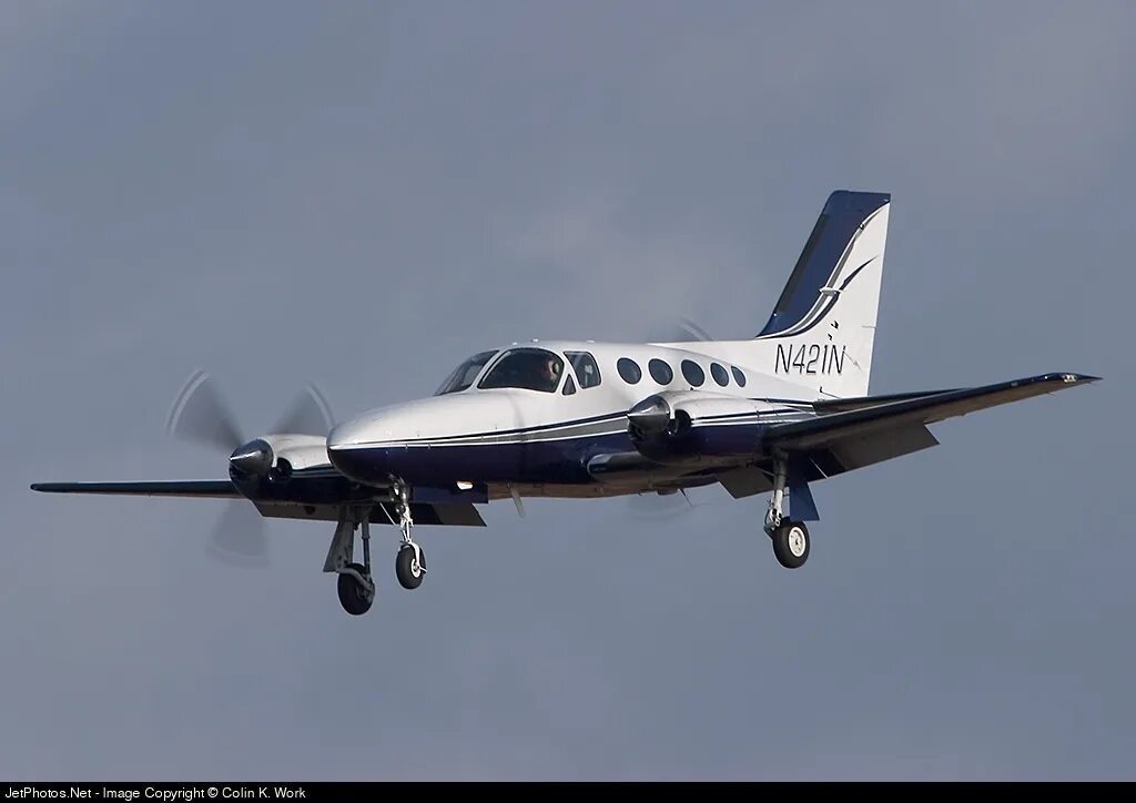 N 421 пр. Cessna 421c Golden Eagle. Cessna 421. Cessna 421 салон. Цессна 421 аэрография.