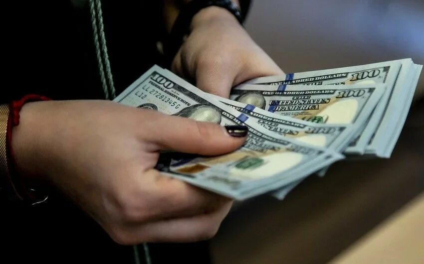 Деньги манаты. Доллары старого образца. Азербайджан 500 манат 1993. Старые доллары в азербайджане. Денежные купюры азербайджана.
