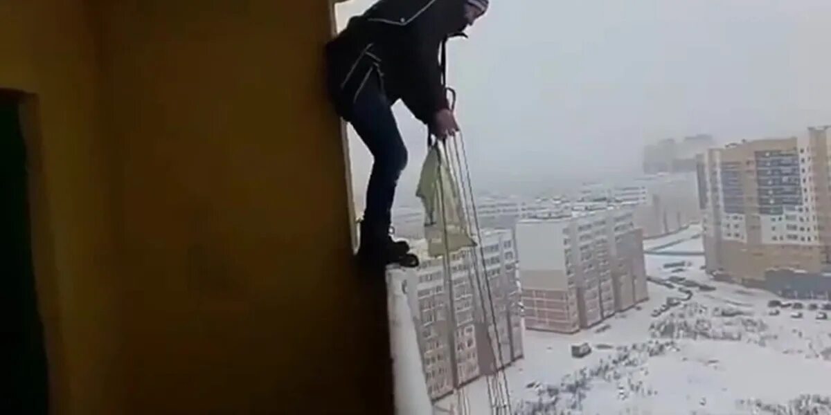 Разбежавшись посильнее перепрыгивал из сегодня во вчера