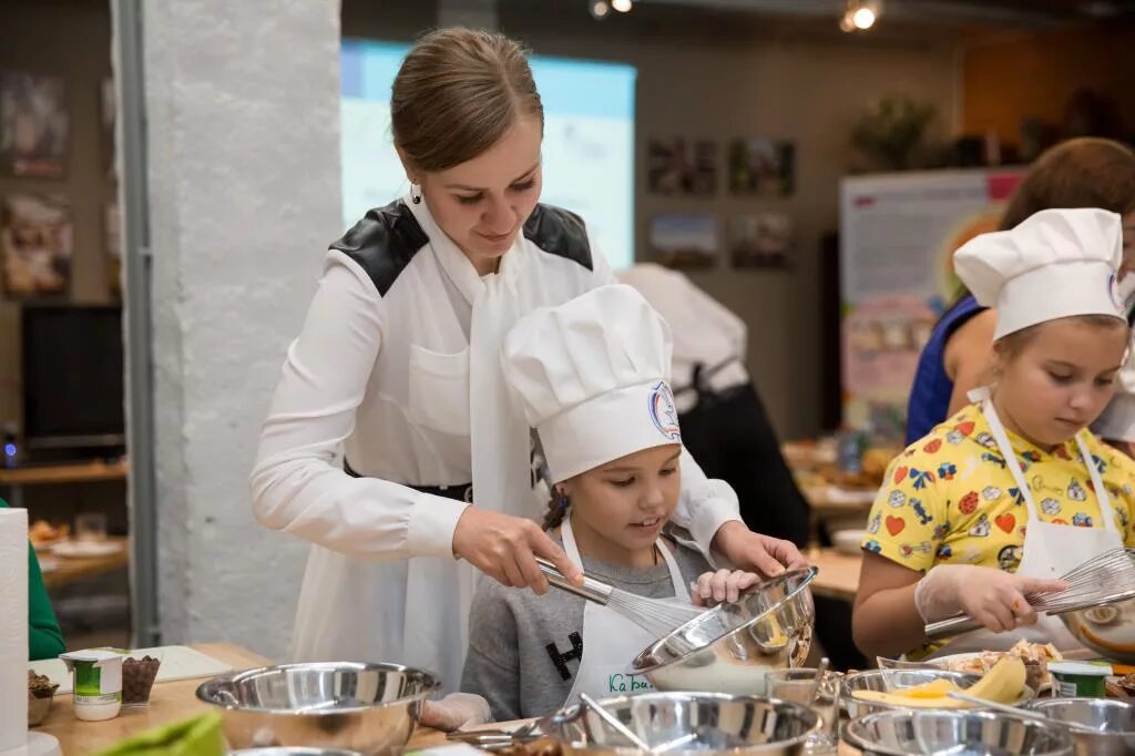 Cooking babies. Кулинарные мастер классы для детей. Мастер класс для детей кулинария. Мастер класс по кулинарии для детей. Детский мастер класс повар.