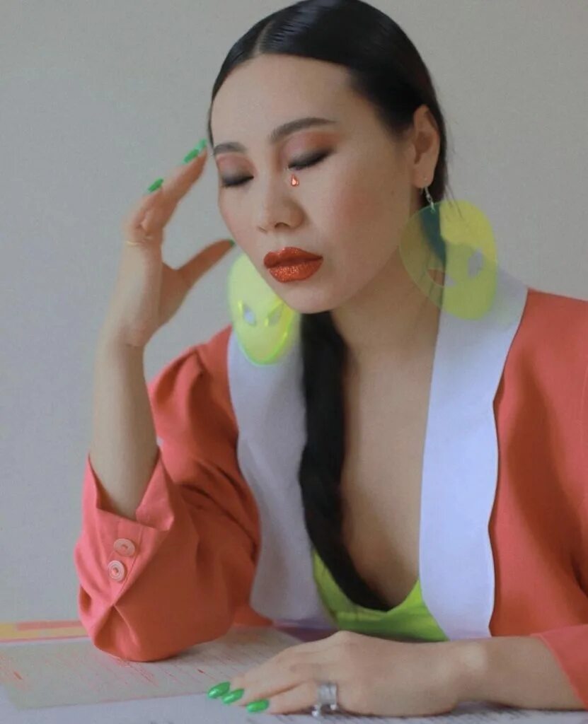 Плачь yang ge. Li ge yang.
