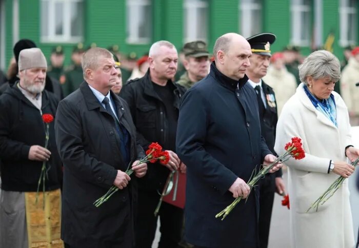 Герои клинцов. Герои россии брянской области. Герои россии брянской области. Мемориальный комплекс клинцы. Клинцы памятники.