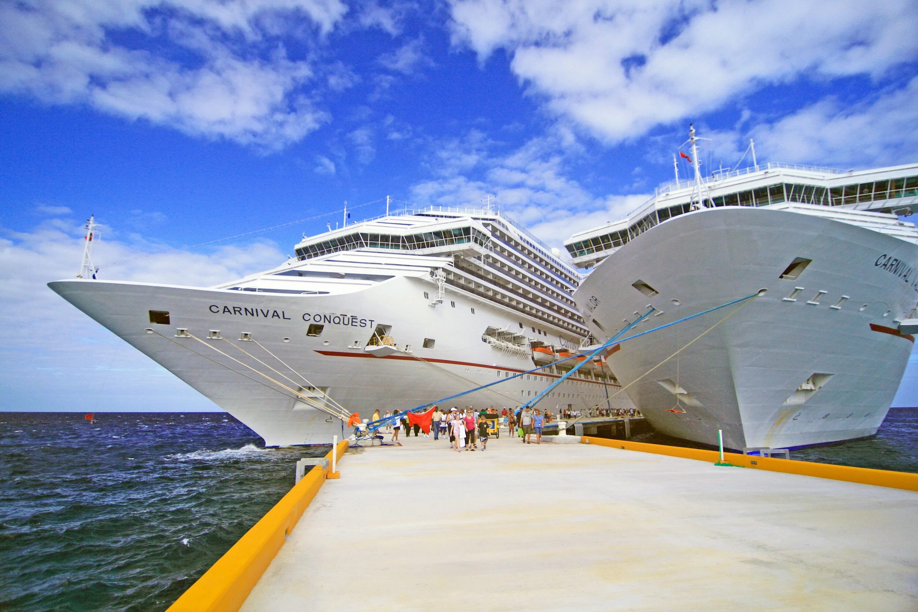 Passenger ships. Круизный лайнер Посейдон. Корабли современные. Современные лайнеры. Океанский лайнер.