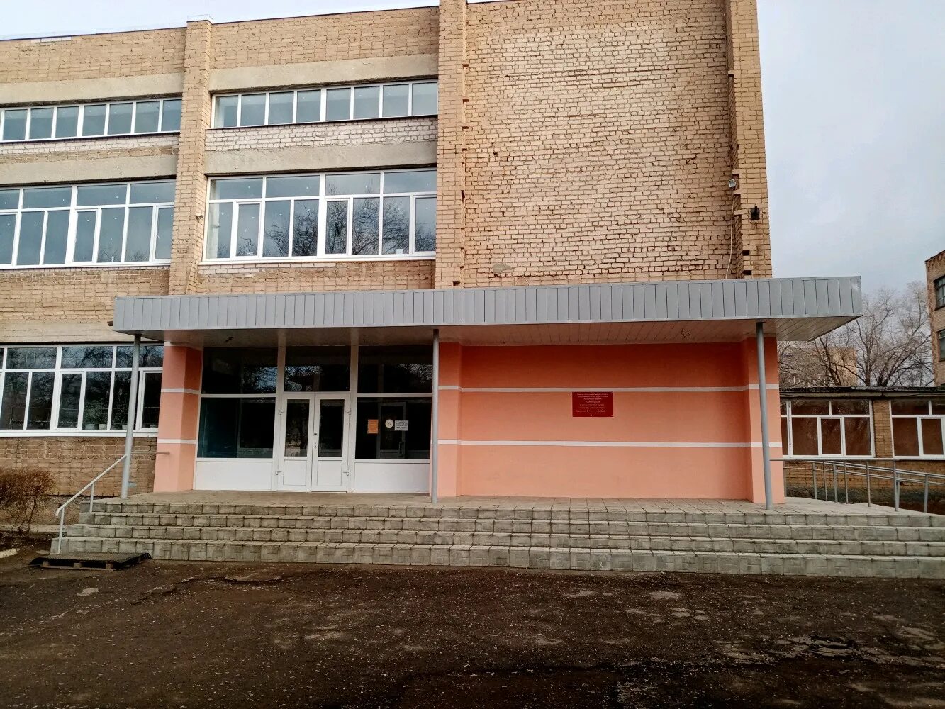 Оатк 1 корпус оренбург. Корпуса автотранспортного колледжа оренбург. Охотская 1 оренбург колледж. Оренбург южный улица тобольская. Автотранспортный колледж оренбург.