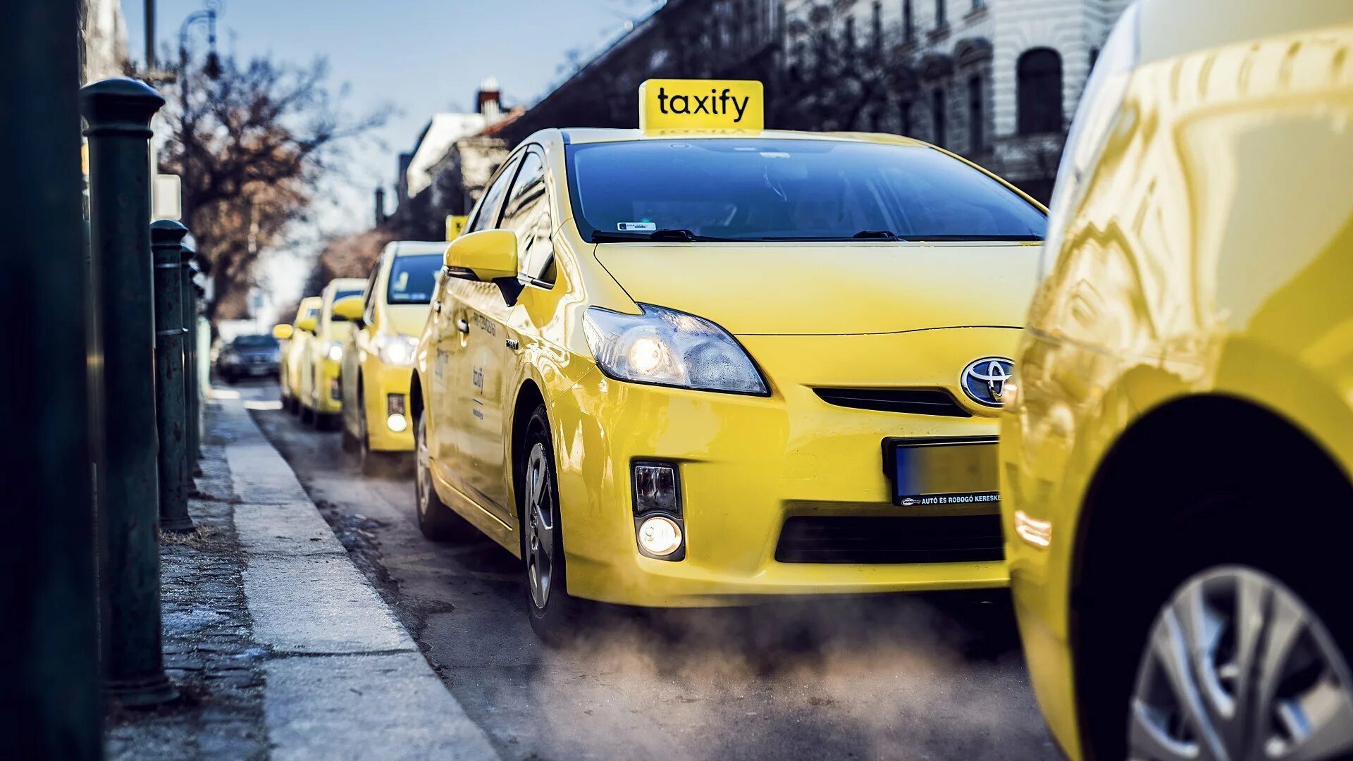 Желтый автомобиль. Такси. Такси фон. Машина "такси". Take car taxi