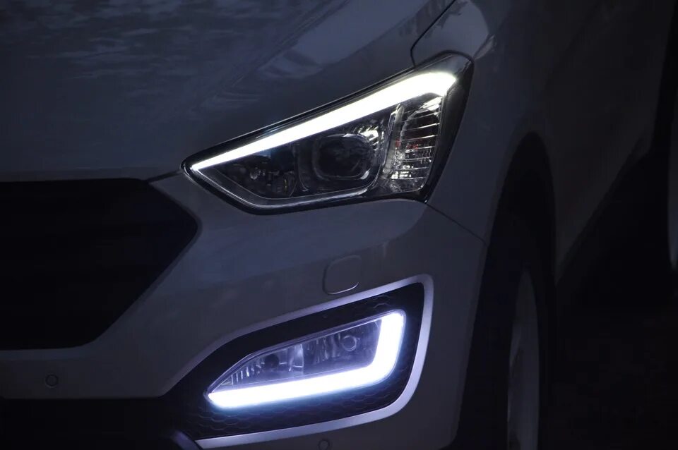 Хендай санта фе ходовые огни. Сантафе 2013 года ходовые огни. Santa fe 2012 с юбкой. Hyundai santa fe 2 дхо. Дхо santa fe2.