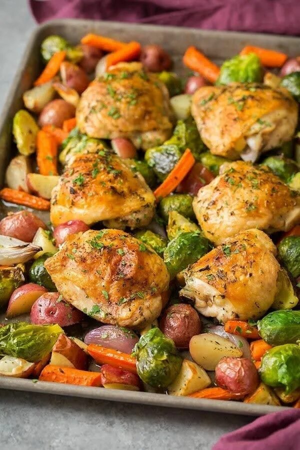 Замороженные овощи с курицей в духовке