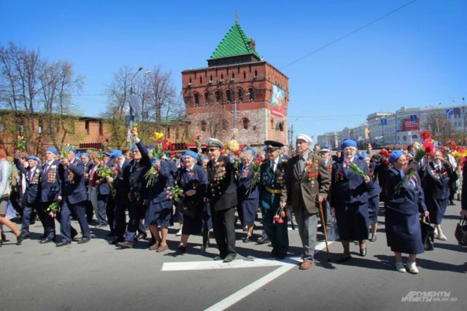 9 мая в нижнем новгороде. День Победы Нижний Новгород. 9 Мая в Нижнем Новгороде площадь Минина и Пожарского. Парад Победы Нижний Новгород площадь Минина. День Победы в Новгороде.