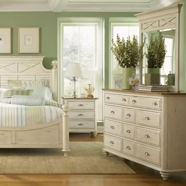 Кремовая мебель. Спальня в оливковых тонах. Спальня в оливковом цвете. Мебель для спальни. Оливковый цвет в интерьере спальни.
