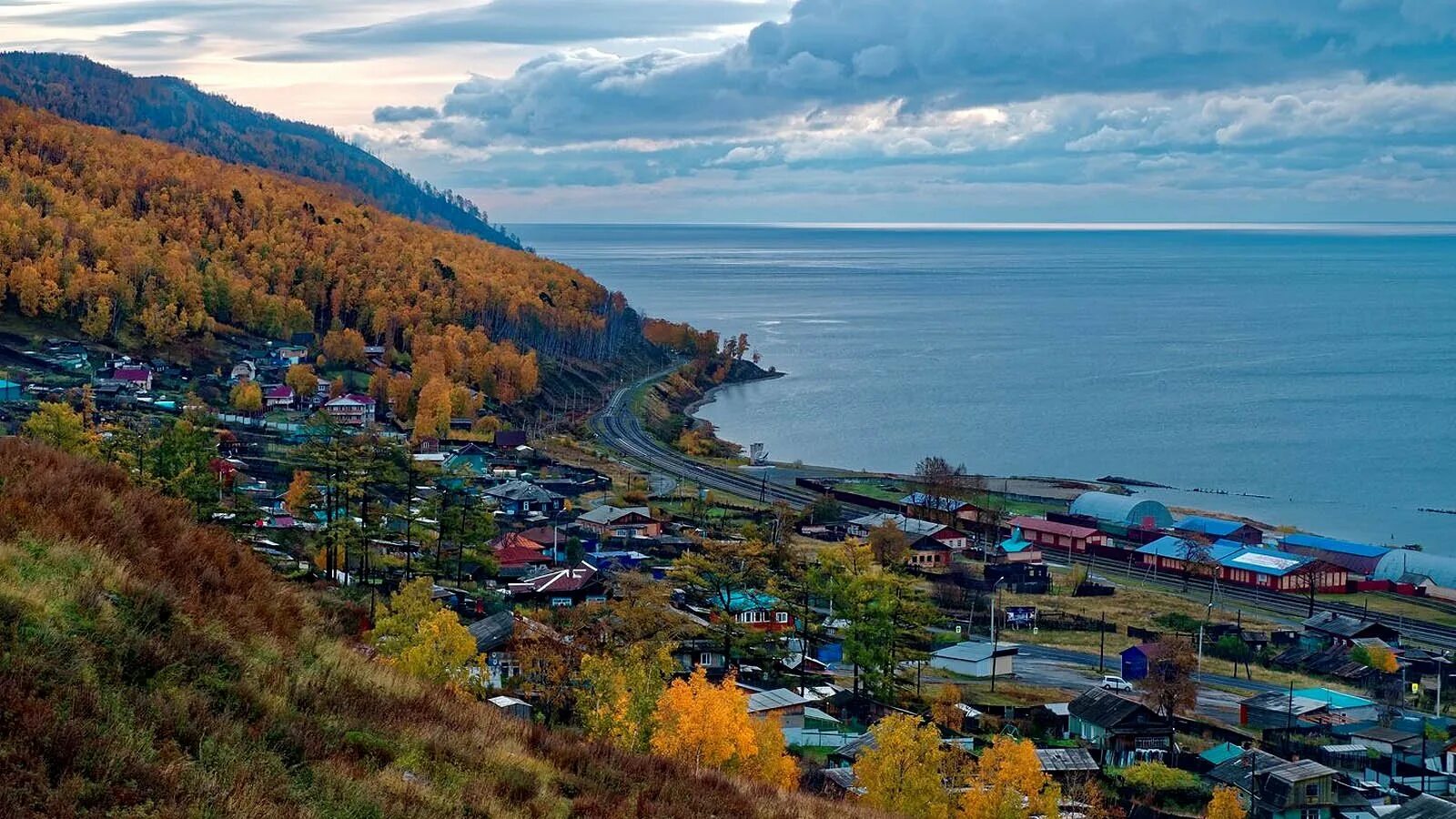 Култук байкальск. Lzycrbq райн. Култук смотровая площадка. Смотровая площадка байкальск. Деревня листвянка байкал.