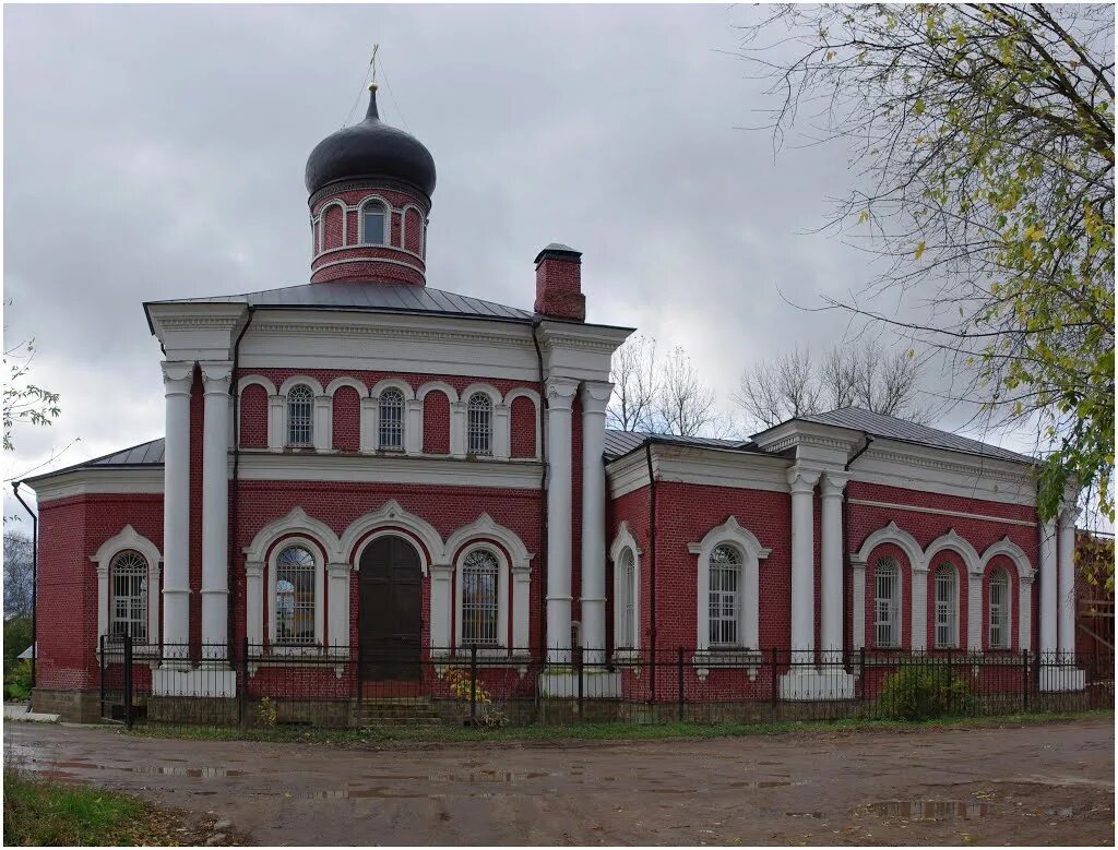 покровский собор в хотьковском монастыре. хотьково московская область главная улица города. алферово. хотьково церковь алексия человека божия. покровский хотьков монастырь.