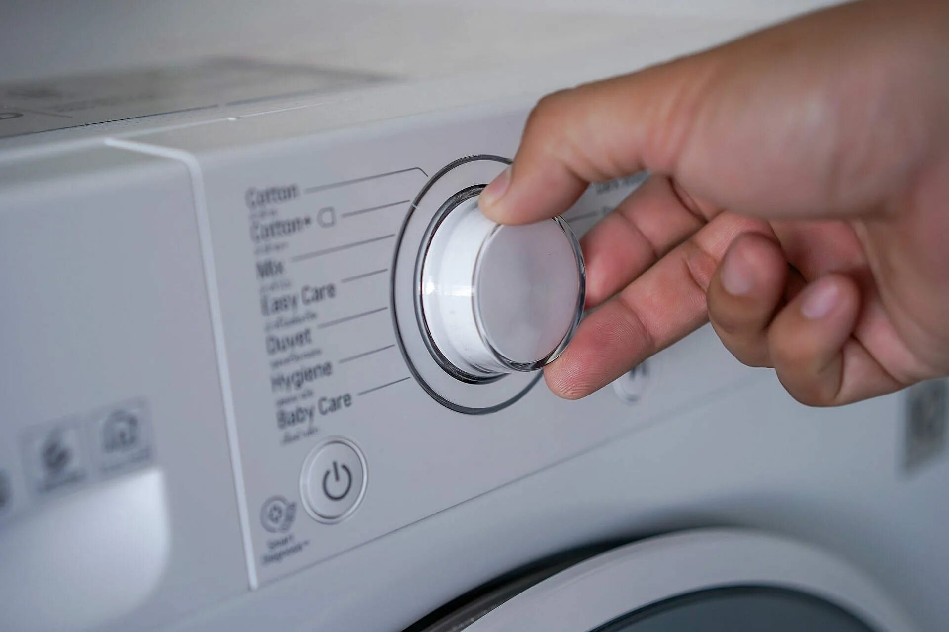 Перегруз белья в стиральной машине. Машинка останавливается во время стирки. Стиральная машинка начинает стирать и останавливается. Машинка останавливается во время стирки. Стиральная машина остановилась.