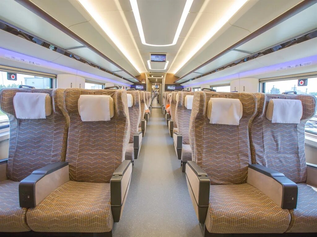 First class train. Tgv 1st class. вагон 1 класса. первый класс в поезде. поезда в китае первый класс.