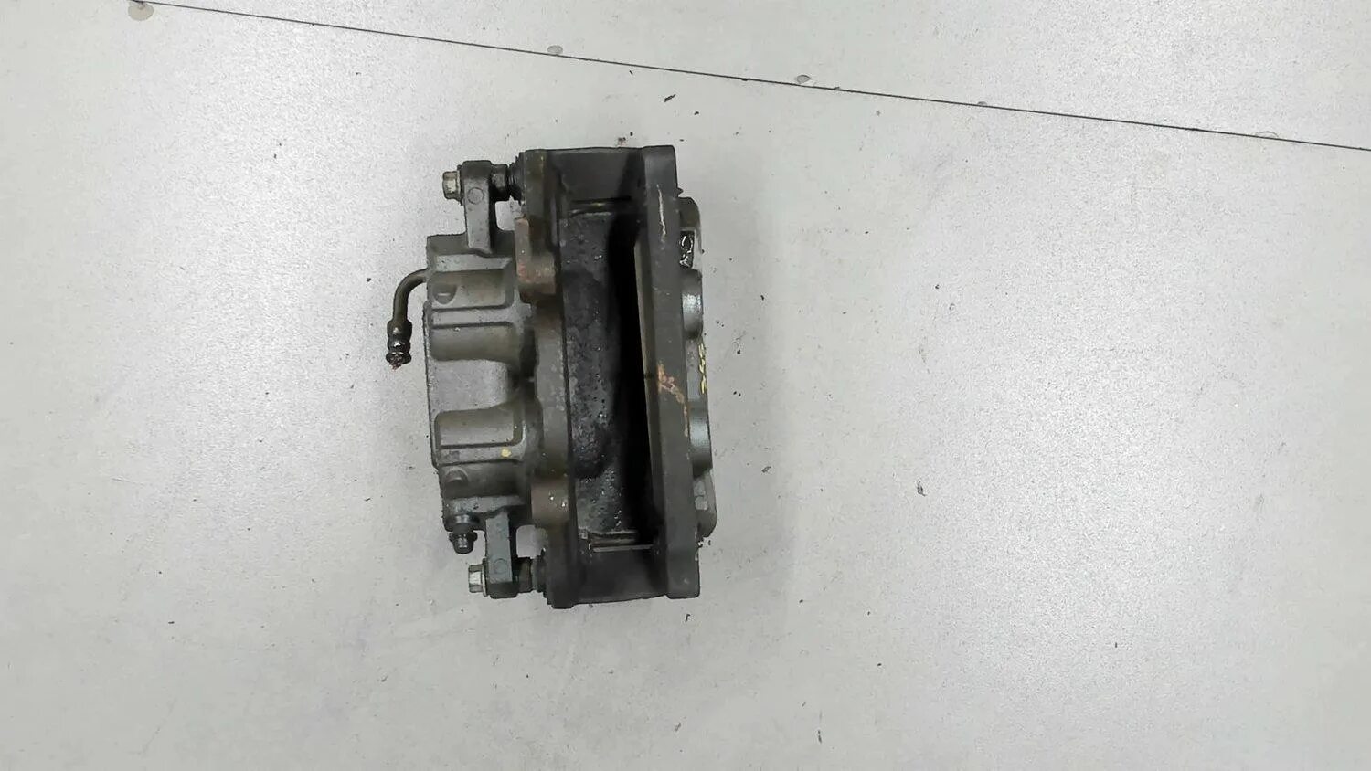 Суппорт крайслер. Chrysler 300c 2,7 суппорт переднего. 68033135aa chrysler деталь. 68059522aa chrysler. chrysler 06506454 aa.