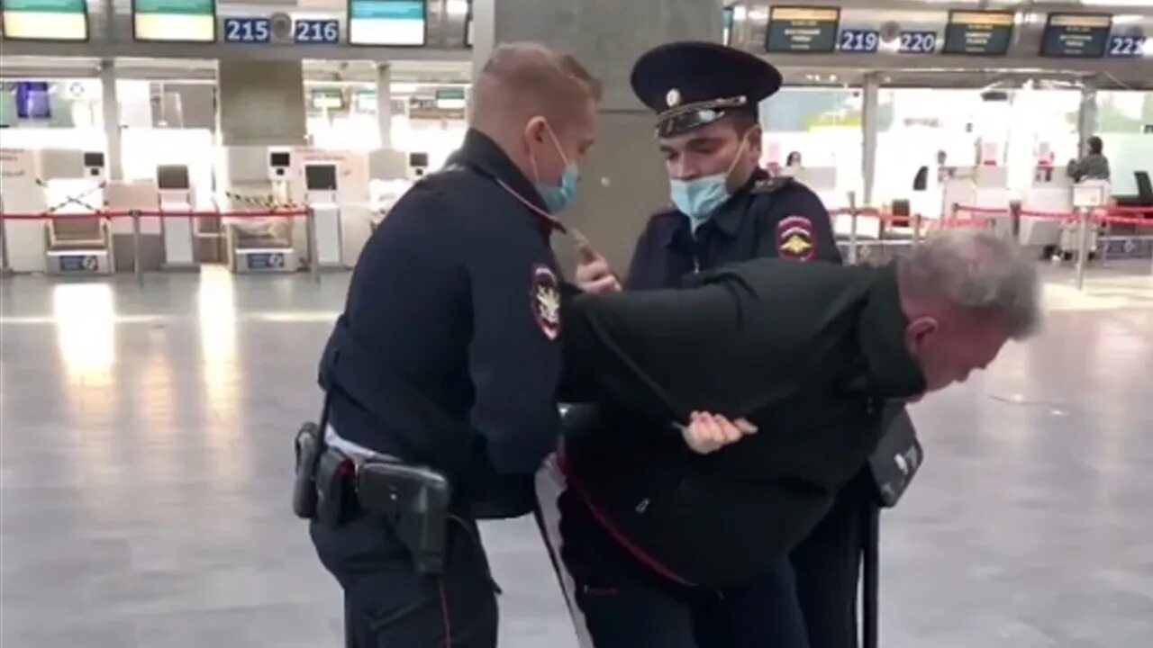 Аресты сотрудников полиции в спб последние новости. В аэропорту пулково задержали. тренер полиции.