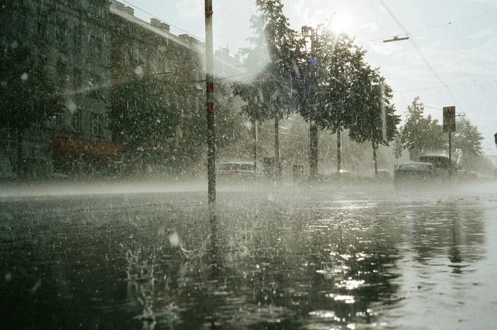 Wasn t raining. Дождливый день. Пасмурный дождливый день. Сильный дождь. Пасмурно дождь.