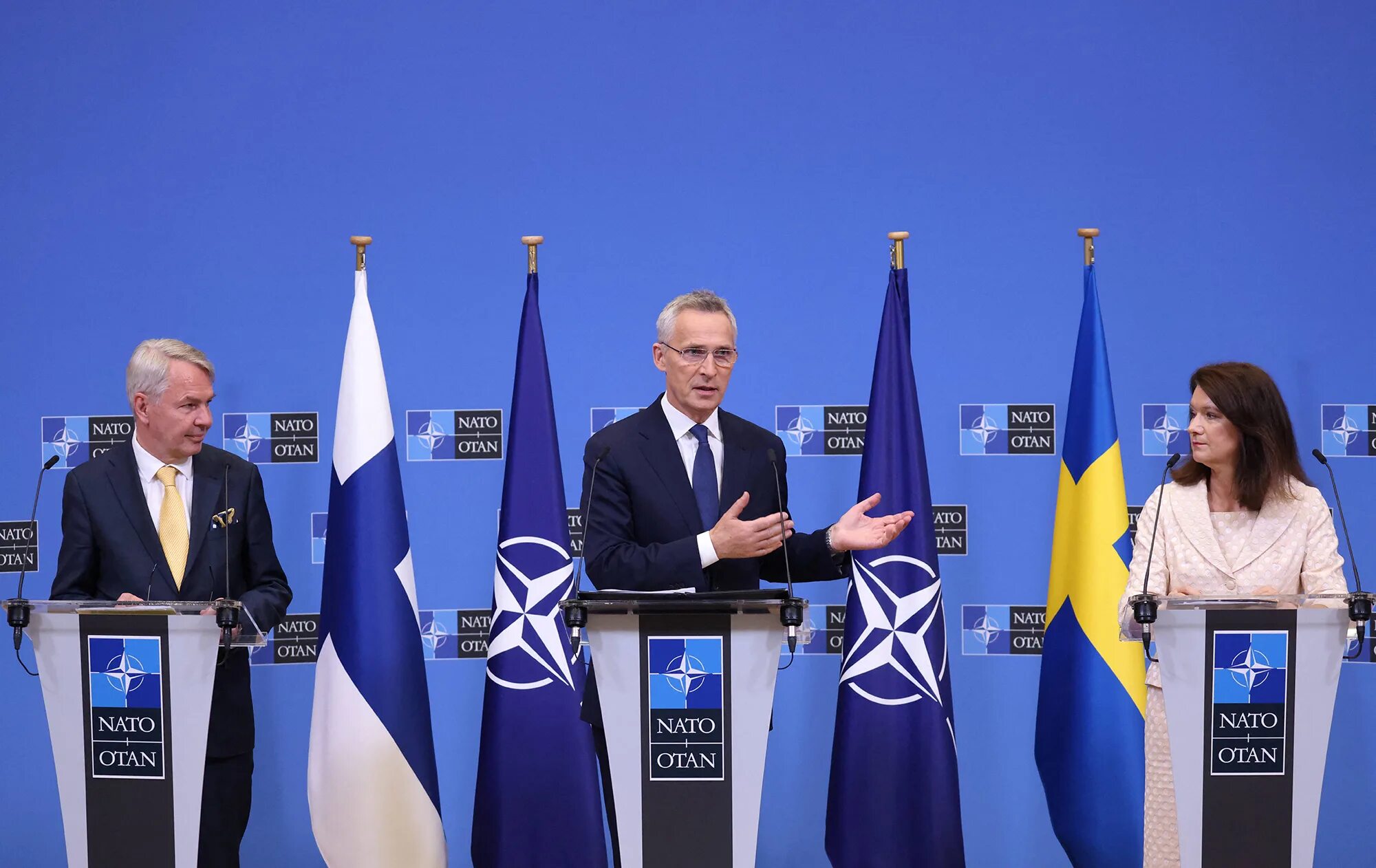 Швеция стало нато. Министр иностранных дел Финляндии ПЕККА хаависто. ПЕККА хаависто - НАТО. Швеция в НАТО. Министр обороны Финляндии генеральный секретарь НАТО Столтенберг.