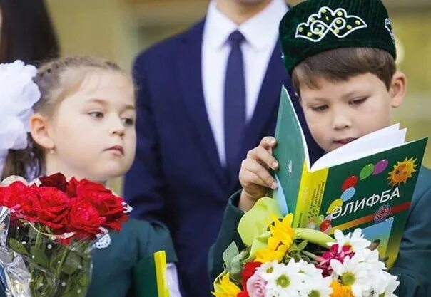 1-се сентябрь белем көнө. 1 сентябрь белем коне картинки. Белем бэйрэме белэн котлау. Открытки с днём знаний на татарском языке. Беренче сентябрь текст.